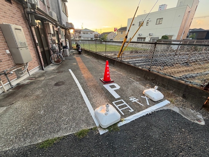 物件外観写真5　(駐車場)