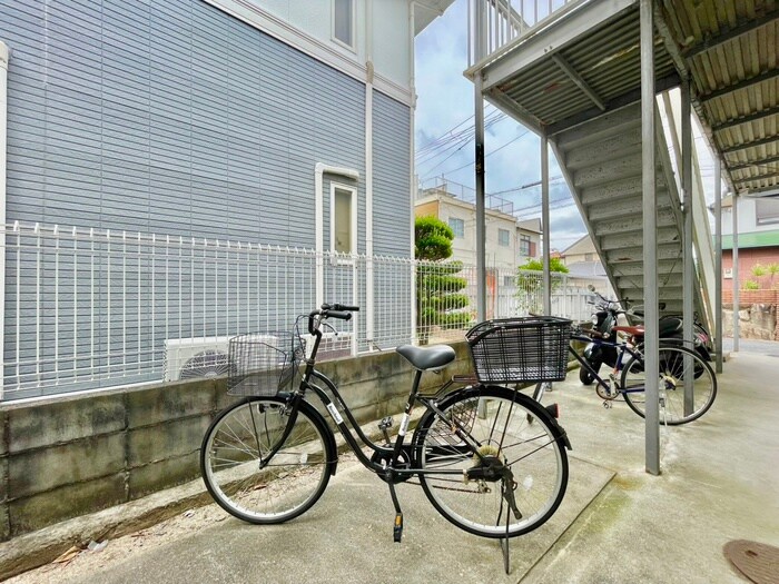物件外観写真4　(駐輪場)