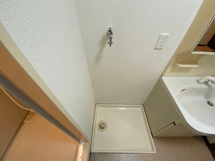 物件内観写真7　(洗濯機置場)