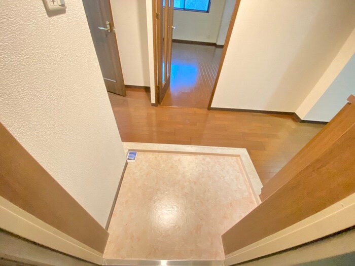 物件内観写真8　(玄関)