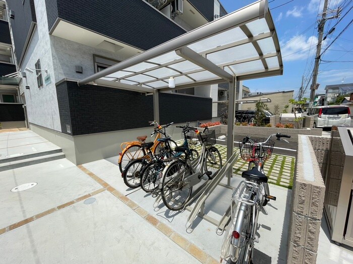物件外観写真3　(駐輪場)