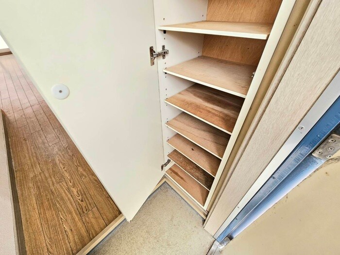 物件内観写真18　(靴箱)
