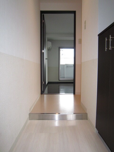 物件内観写真7　(玄関)