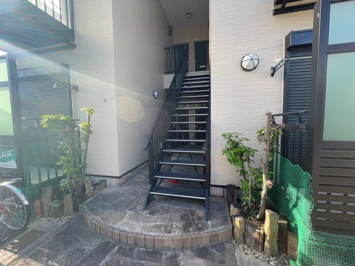 物件外観写真4　(エントランス部分)