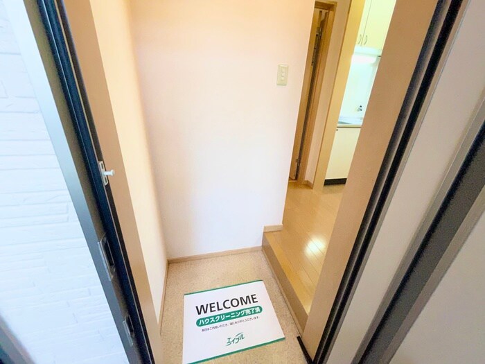 物件内観写真16　(玄関)