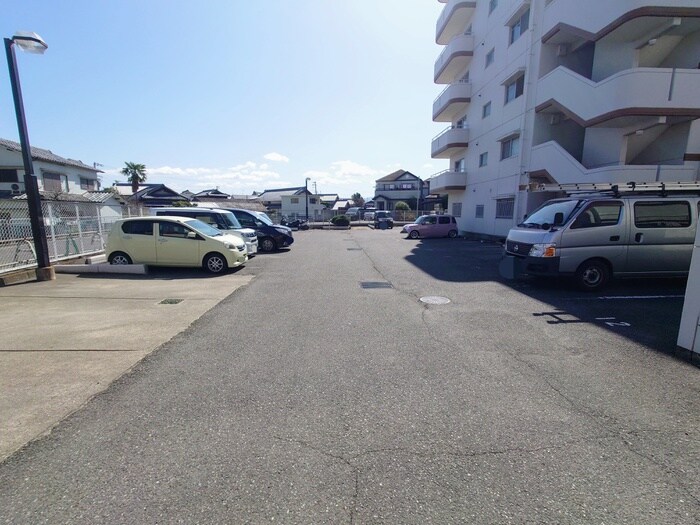 物件外観写真4　(駐車場)