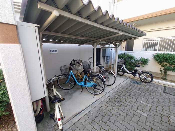物件外観写真5　(駐輪場)