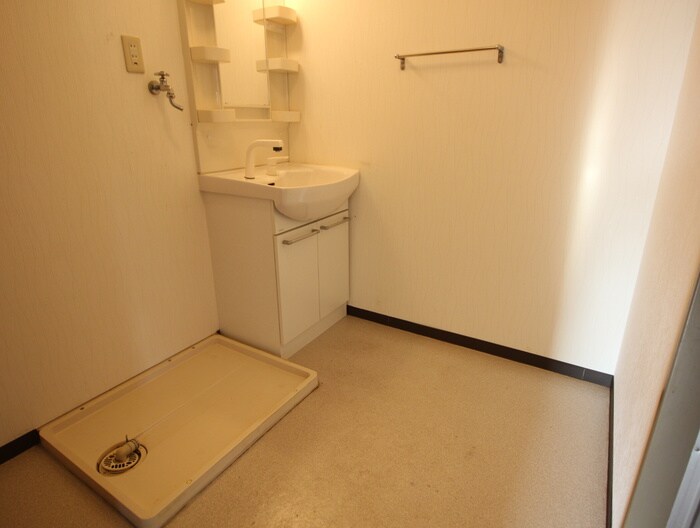 物件内観写真12　(洗濯機置場)