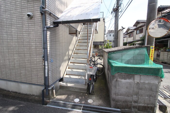 物件外観写真2　(エントランス部分)