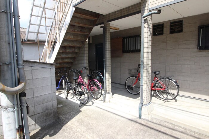 物件外観写真3　(駐輪場)