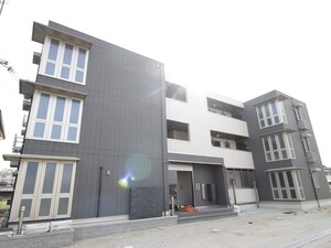 シャルムソレイユⅢ番館外観写真