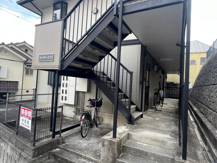 物件外観写真2　(エントランス部分)