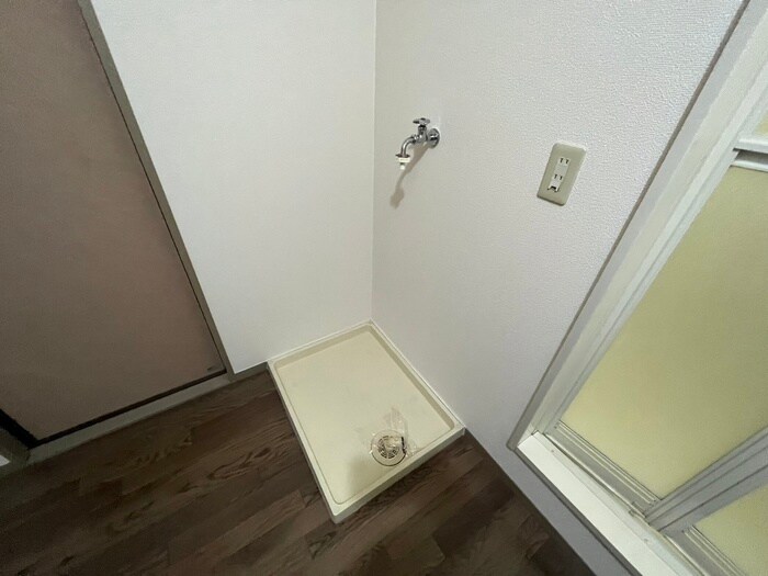 物件内観写真14　(洗濯機置場)