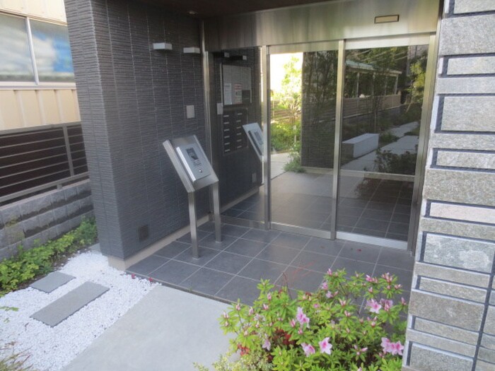 物件外観写真3　(エントランス部分)