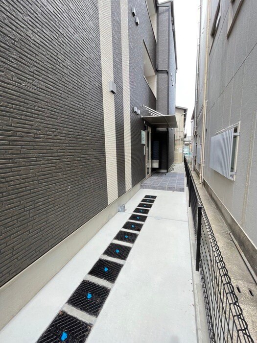 物件外観写真5　(エントランス部分)