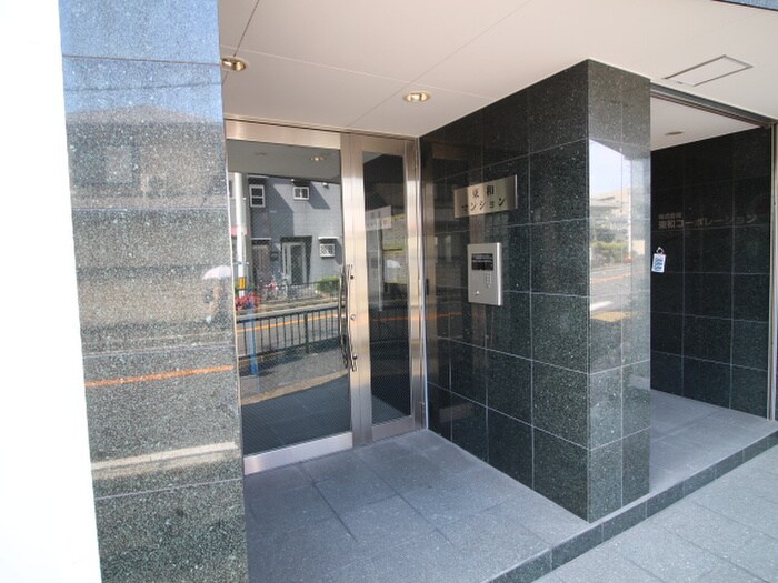 物件外観写真2　(エントランス部分)