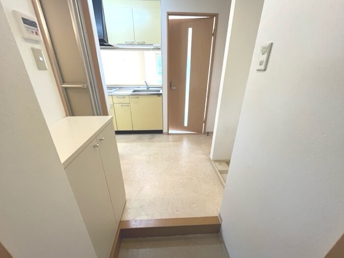 物件内観写真7　(玄関)