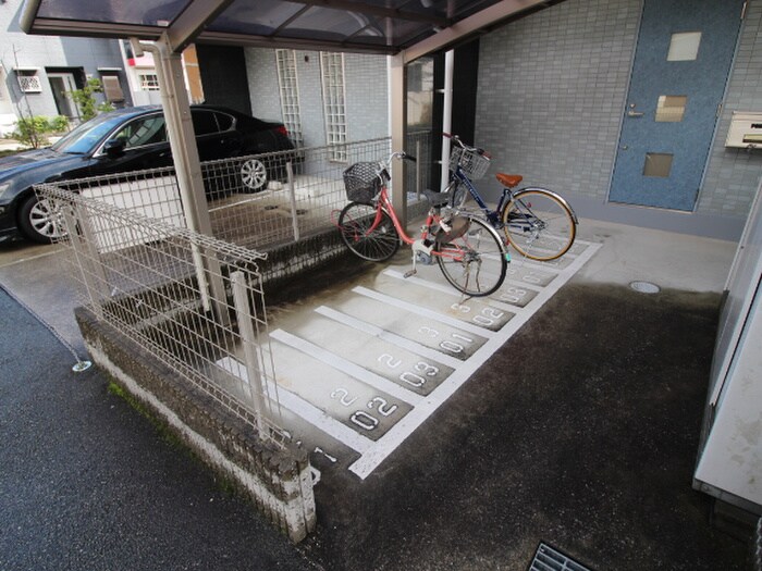 物件外観写真5　(駐輪場)