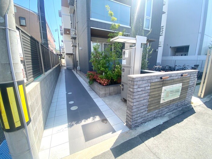 物件外観写真2　(エントランス部分)