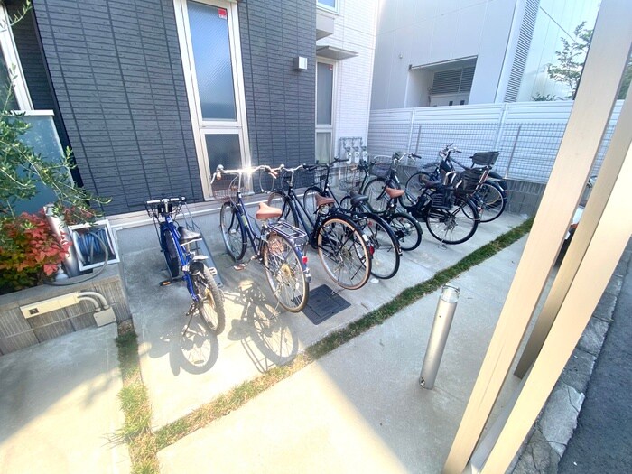 物件外観写真4　(駐輪場)