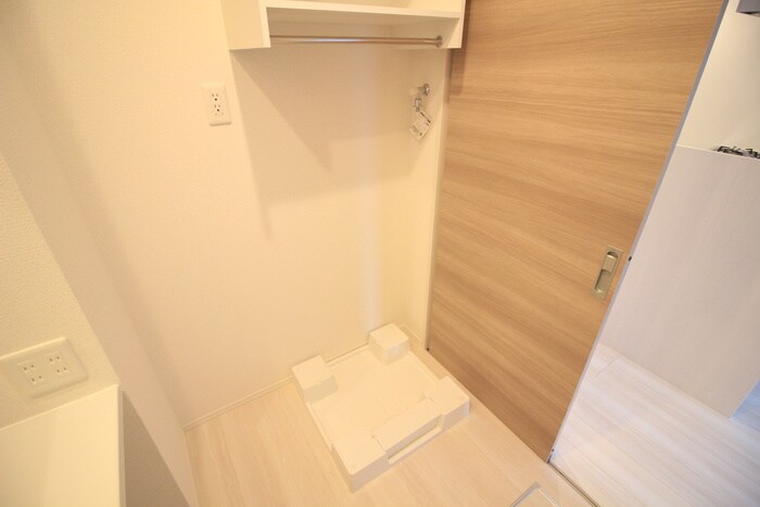 物件内観写真16　(洗濯機置場)