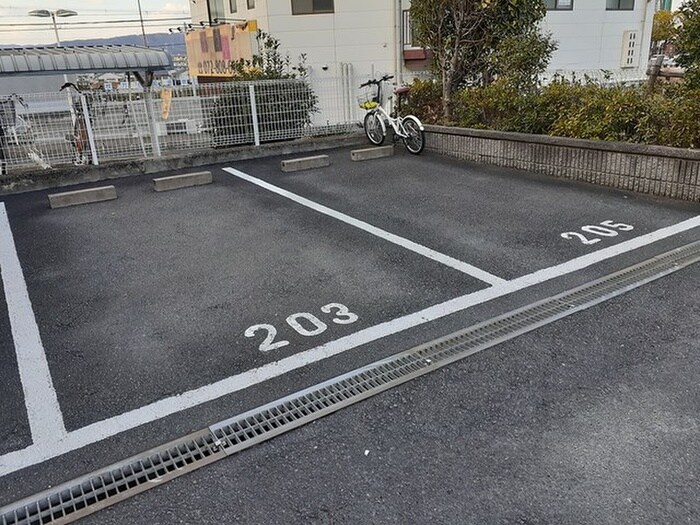 物件外観写真6　(駐車場)