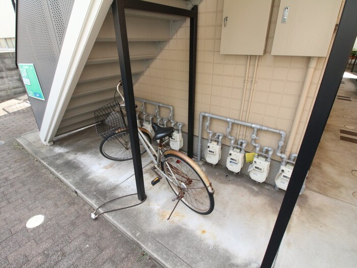 物件外観写真4　(駐輪場)