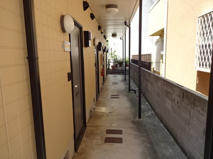 物件外観写真5　(エントランス部分)