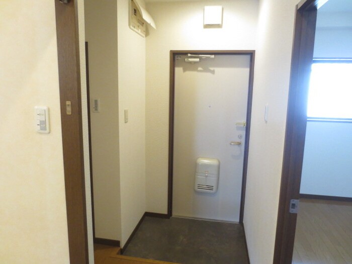 物件内観写真7　(玄関)