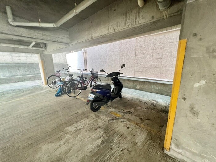 物件外観写真2　(駐輪場)