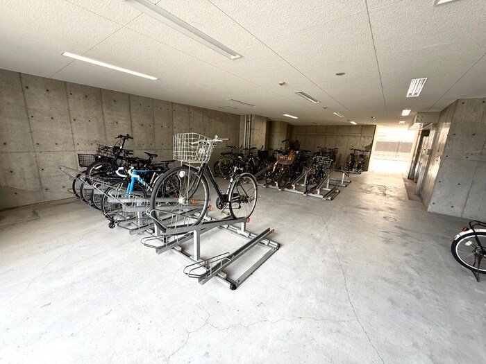 物件外観写真3　(駐輪場)
