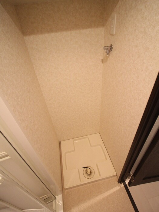 物件内観写真10　(洗濯機置場)