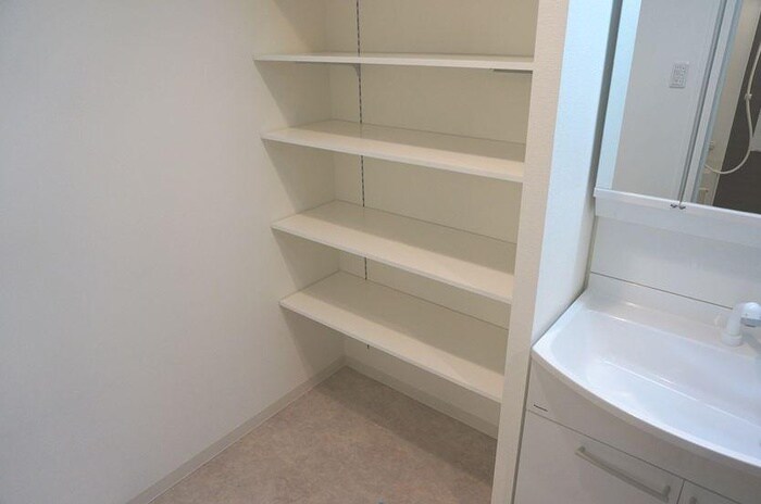 物件内観写真15　(収納)