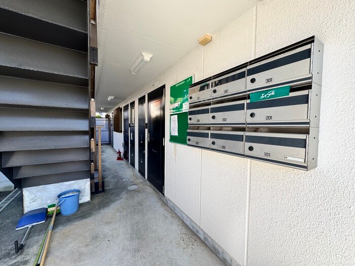 物件外観写真5　(エントランス部分)