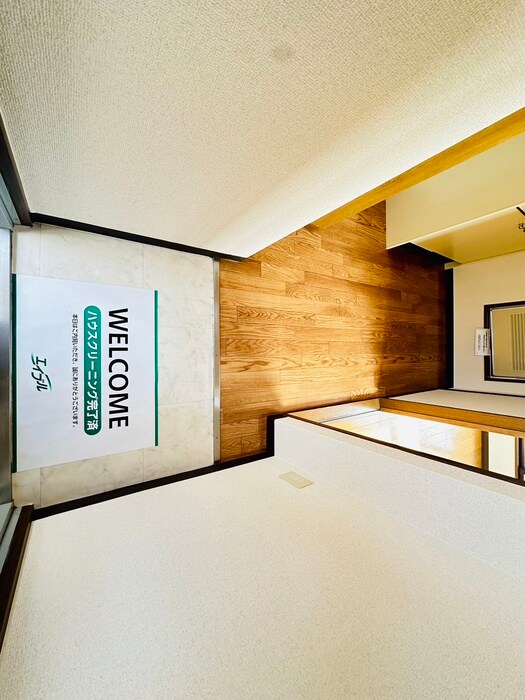 物件内観写真17　(玄関)