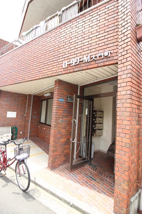 物件外観写真3　(エントランス部分)