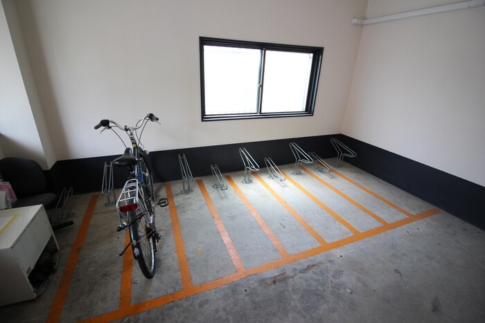 物件外観写真4　(駐輪場)