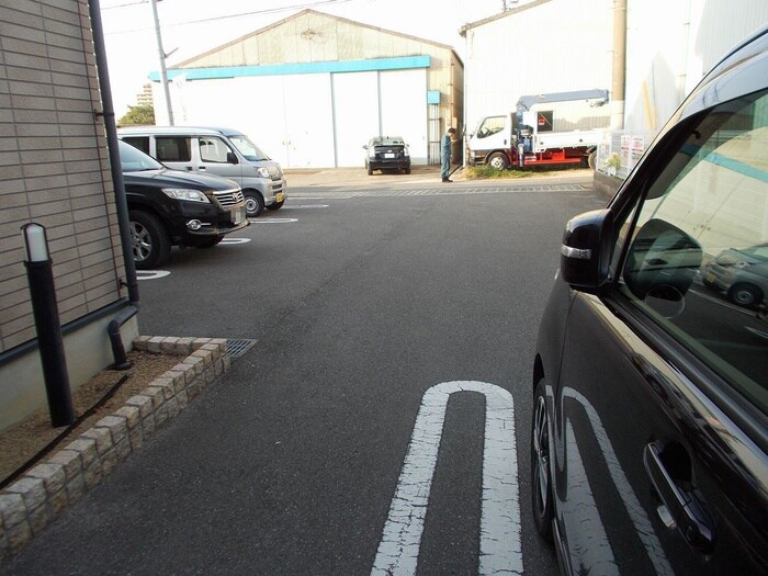 物件外観写真4　(駐車場)