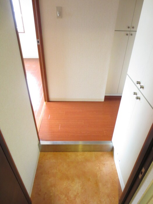 物件内観写真6　(玄関)