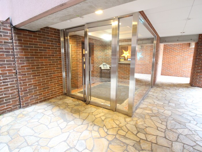 物件外観写真5　(エントランス部分)