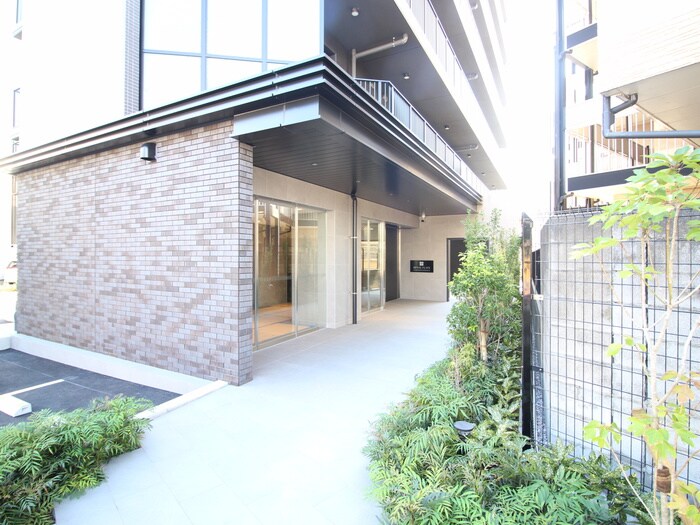 物件外観写真4　(エントランス部分)