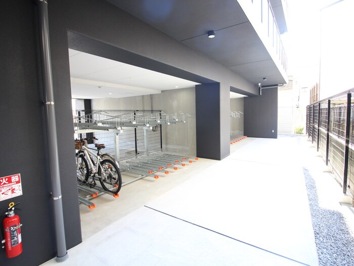 物件外観写真5　(駐輪場)