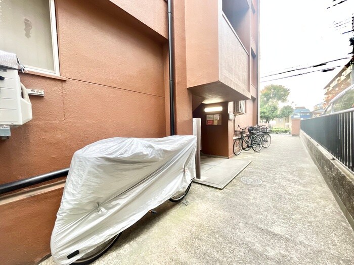 物件外観写真3　(駐輪場)