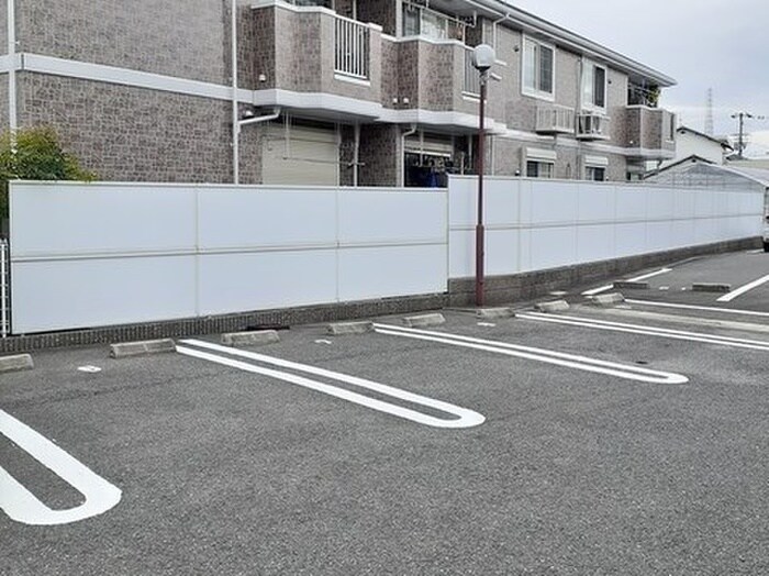 物件外観写真2　(駐車場)