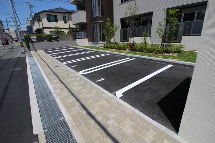 物件外観写真4　(駐車場)