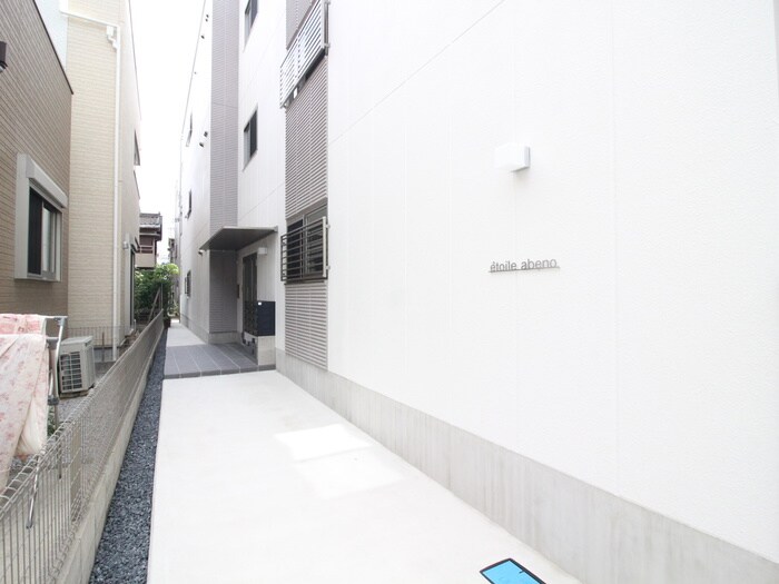 物件外観写真2　(エントランス部分)