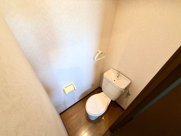 物件内観写真8　(トイレ)
