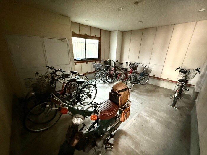 物件外観写真3　(駐輪場)