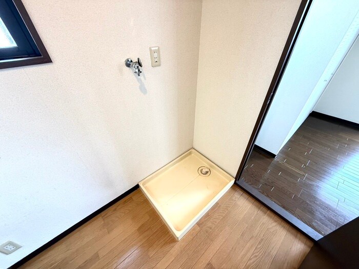 物件内観写真12　(洗濯機置場)