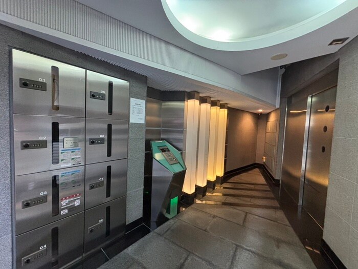 物件外観写真2　(エントランス部分)